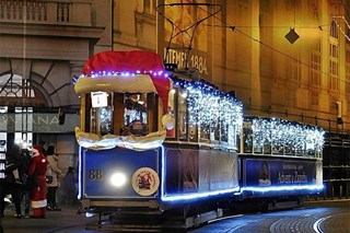 VESELI BOŽIĆNI TRAMVAJ PONOVNO NA ZAGREBAČKIM ULICAMA